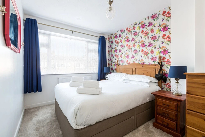 Room 4 of 12