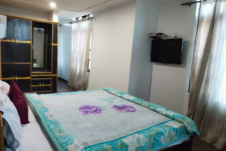 Room 5 of 15