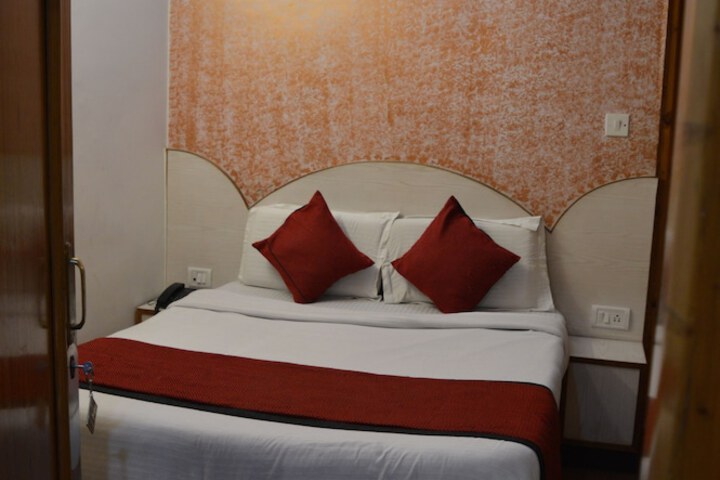Room 6 of 42