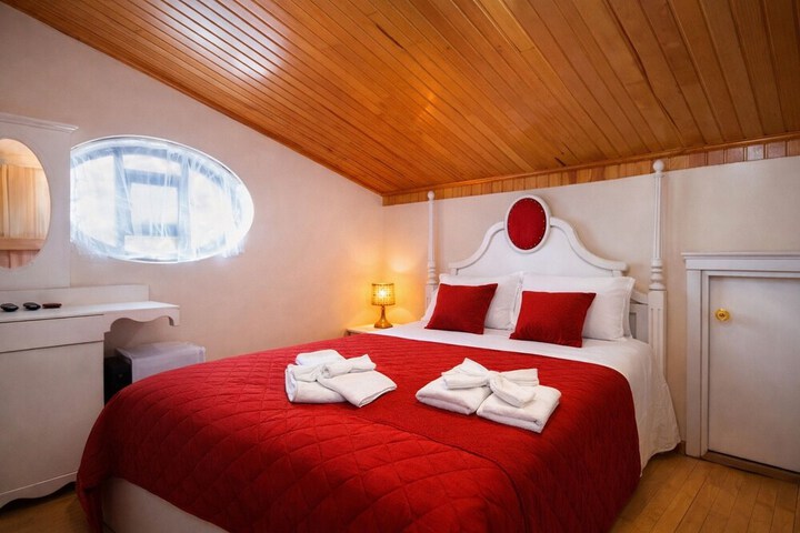 Room 4 of 27