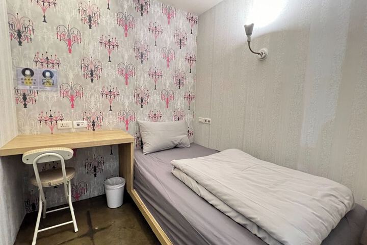 Room 14 of 25