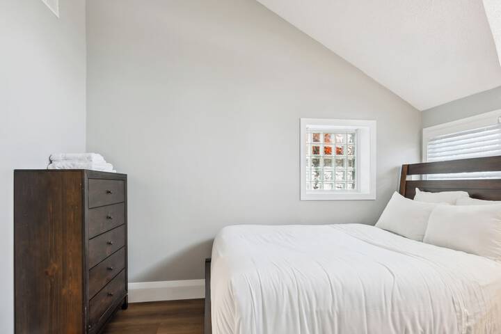 Room 182 of 402