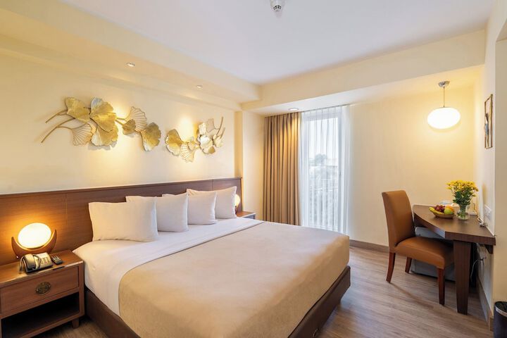 Room 32 of 65