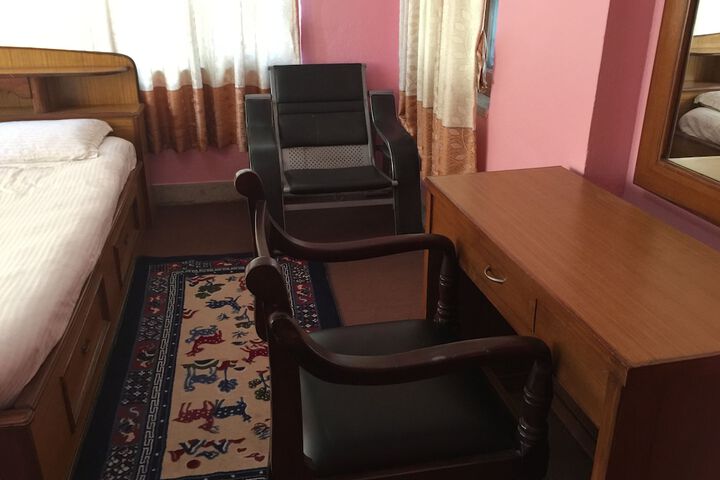 Room 5 of 18