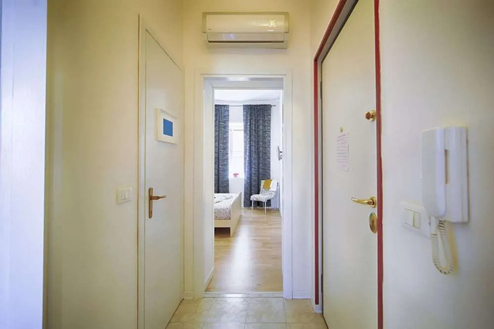 Room 9 of 12