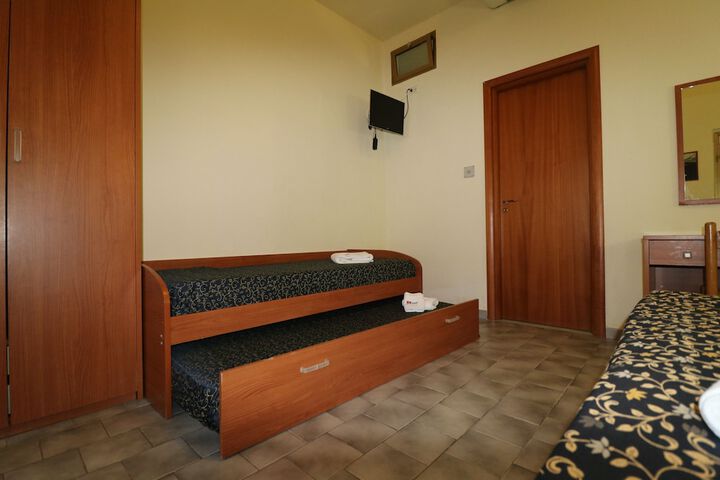 Room 28 of 150