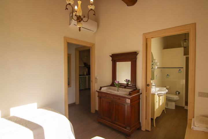 Room 16 of 49