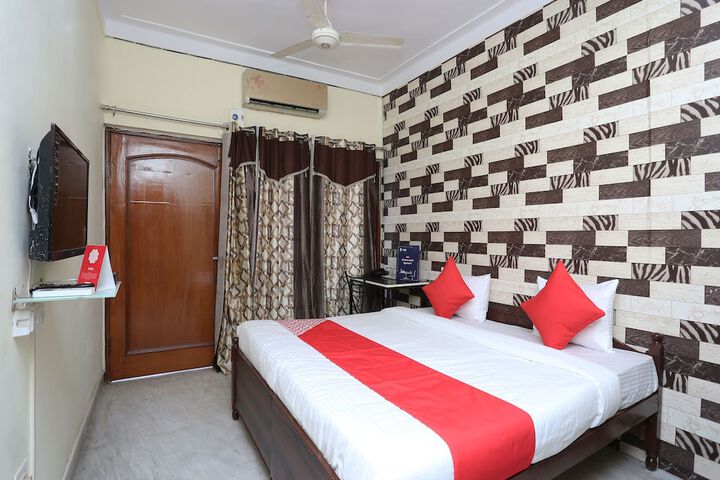 Room 13 of 23