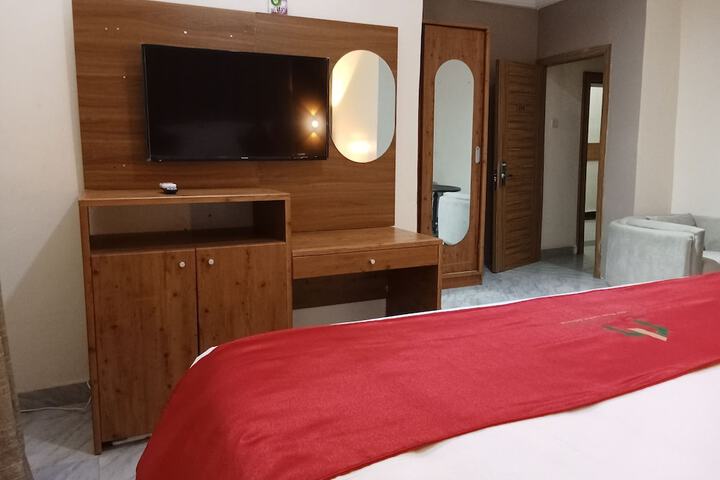 Room 3 of 43