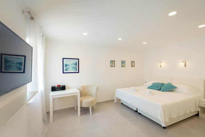Room 2 of 70