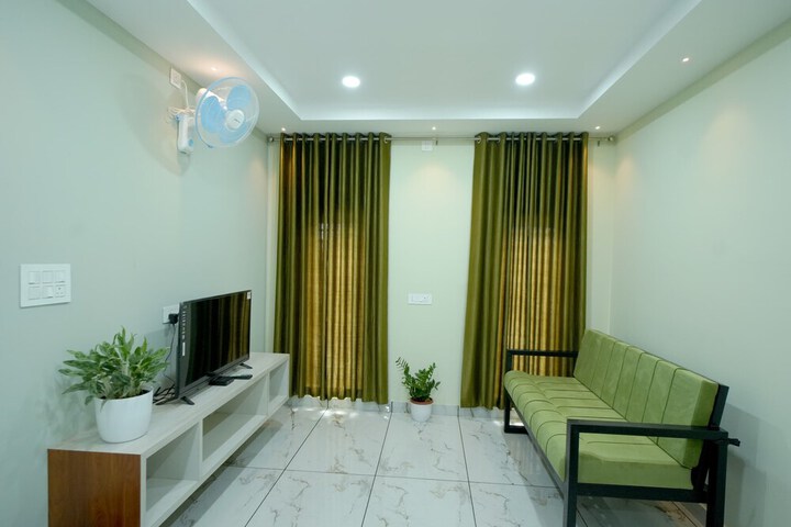 Room 7 of 9