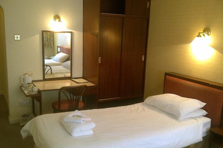 Room 14 of 33