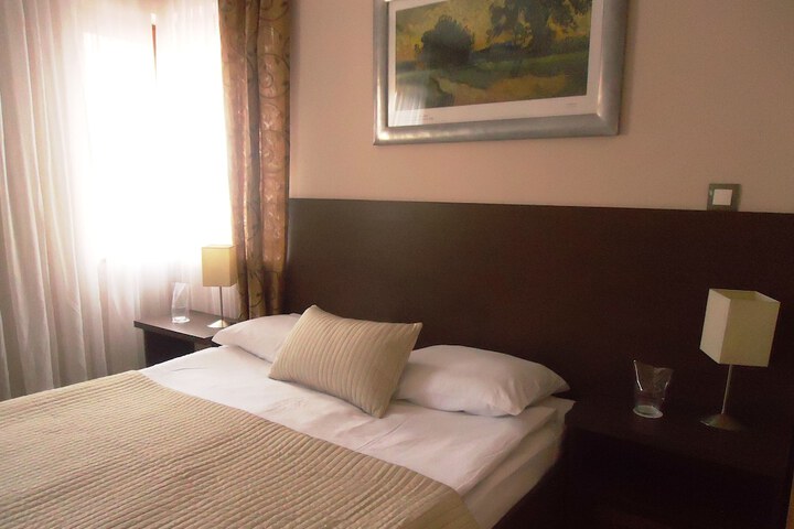 Room 11 of 53