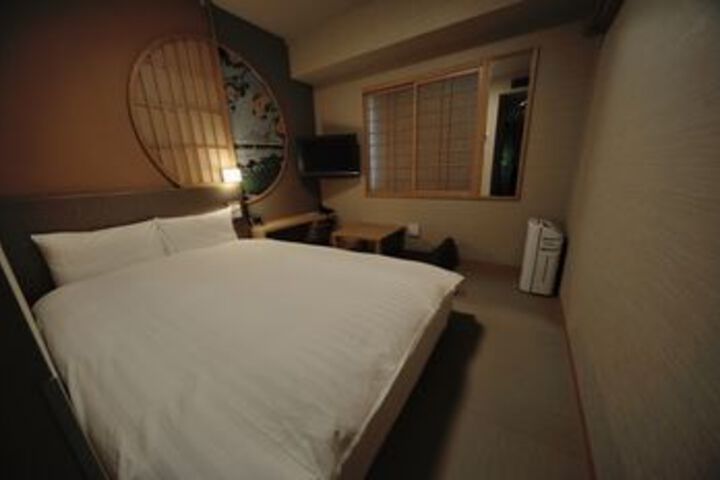 Room 16 of 38