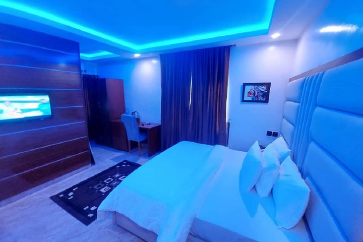Room 25 of 51