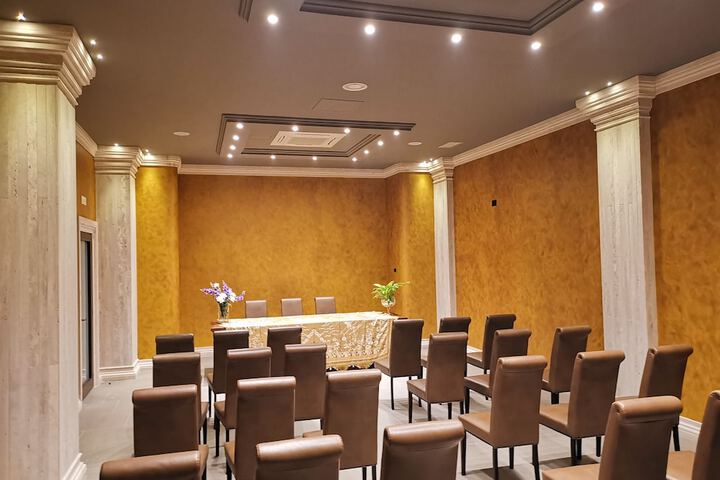 Business Center 70 of 73