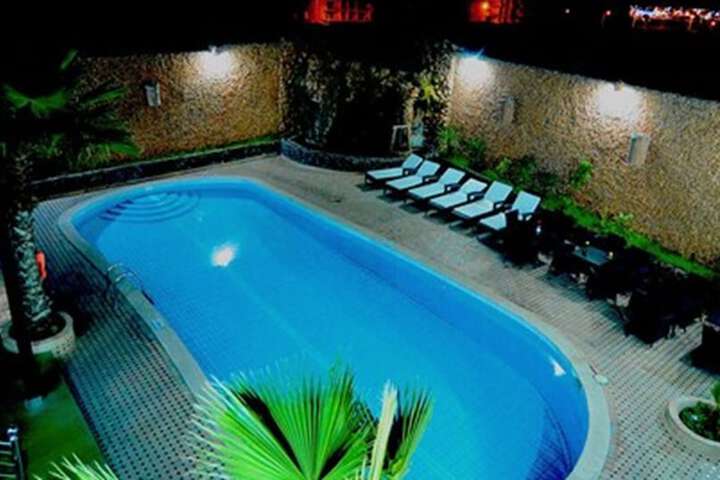 Pools & Facilities