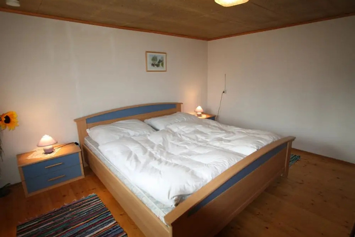 Room 2 of 6