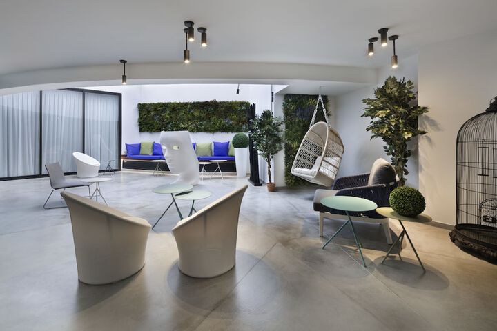 Entrance & Lobby