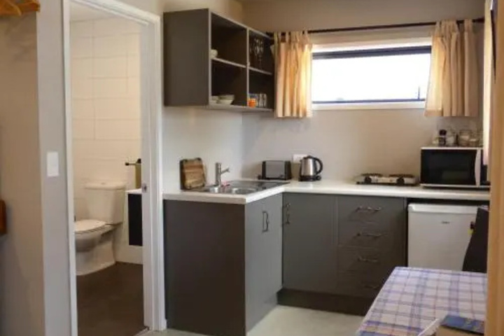 Room 4 of 10
