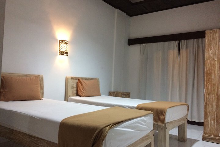 Room 2 of 16