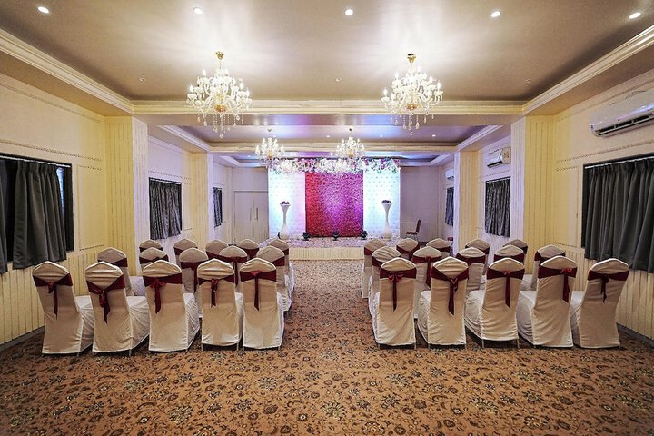 Ballroom/Hall 38 of 43