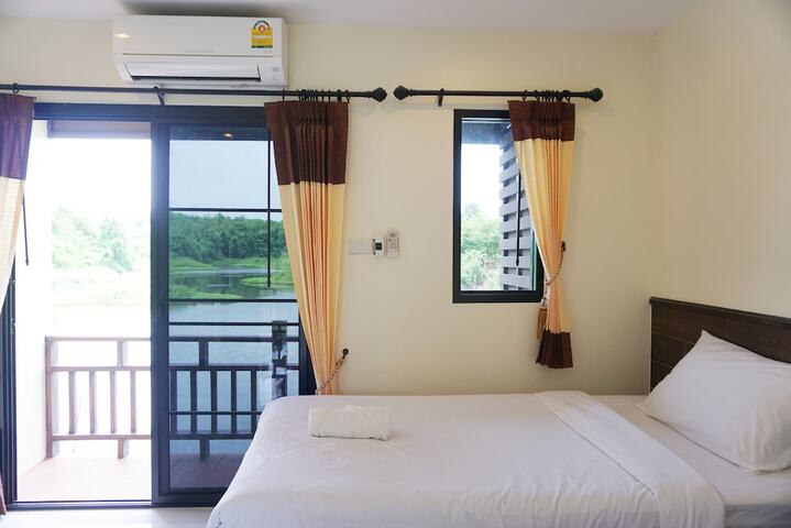 Room 4 of 25