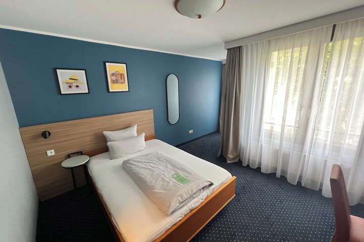 Room 13 of 171