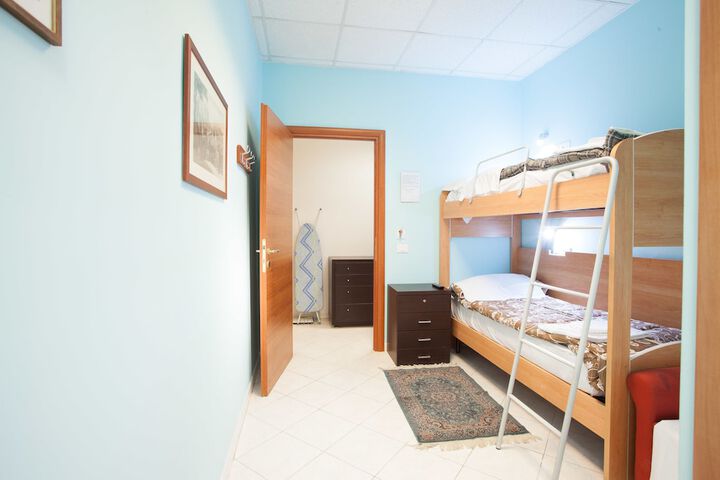 Room 35 of 68