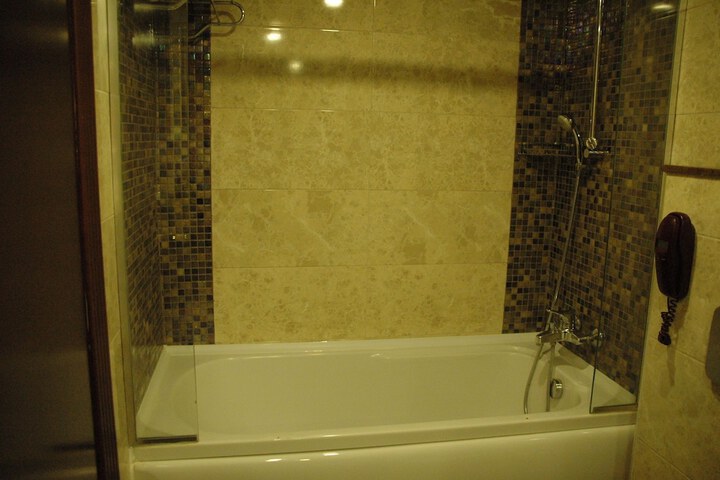 Room 83 of 114