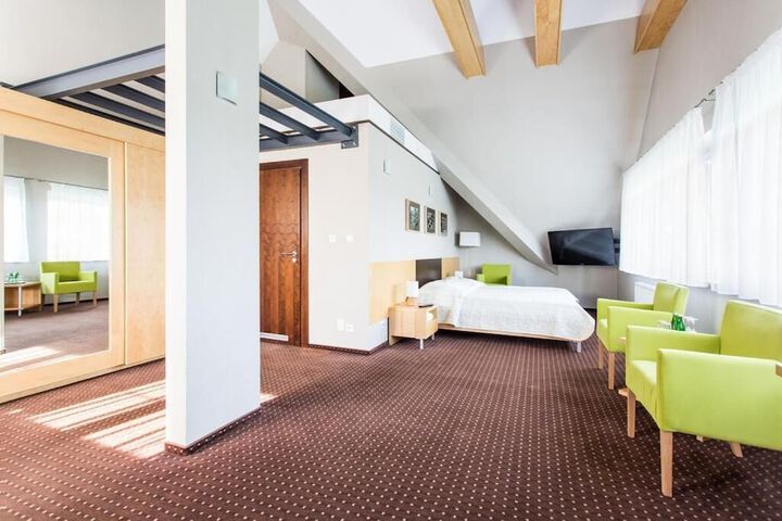 Room 6 of 23