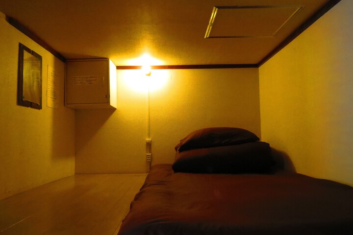 Room 4 of 62