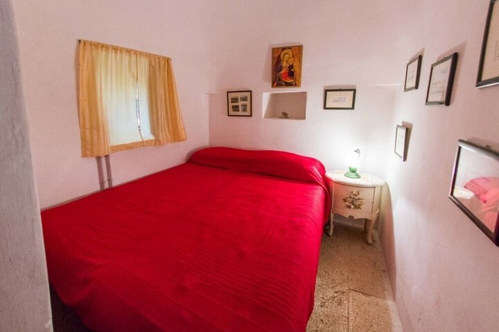 Room 8 of 93