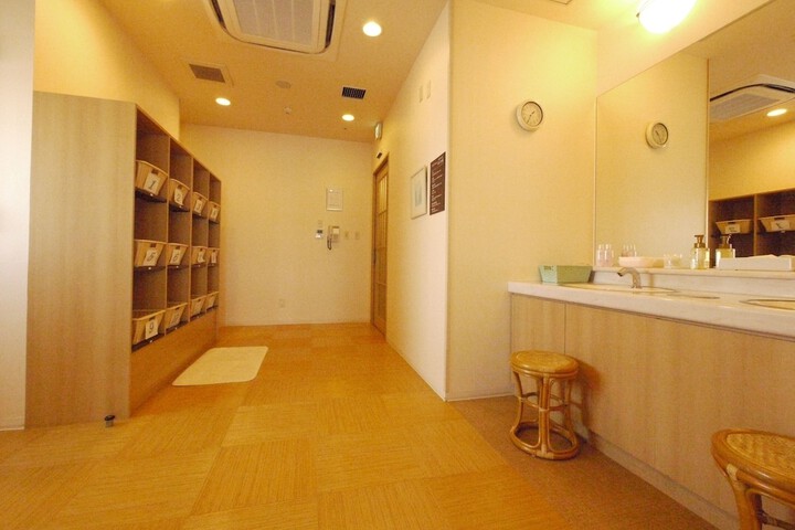 Room 27 of 47