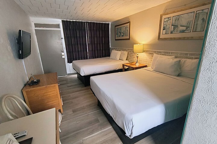 Classic Queen Bed (6 of 8)