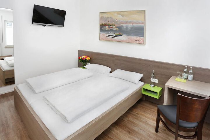 Room 6 of 32