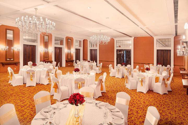 Ballroom/Hall 86 of 106