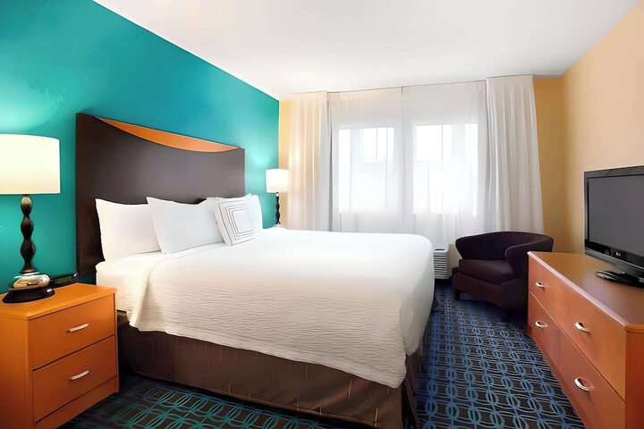 1 King Bed (1 of 7)