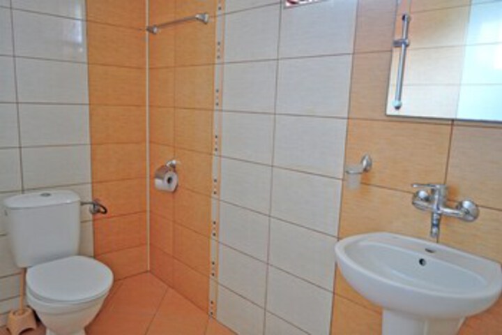 Room 5 of 33