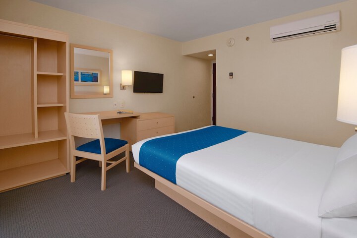 Room 8 of 44