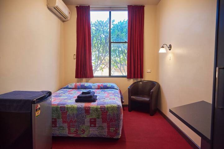 Room 6 of 27