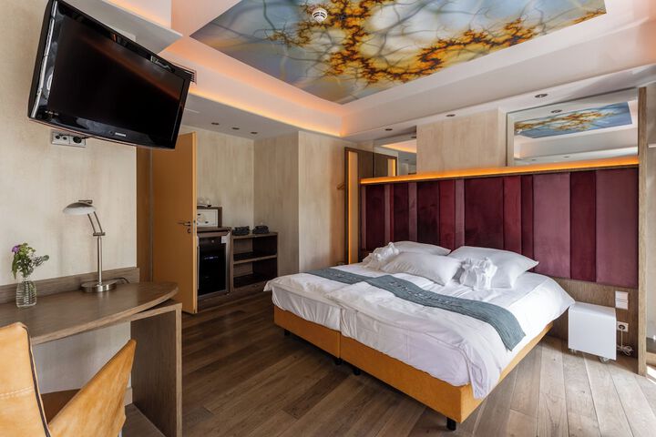 Room 7 of 20