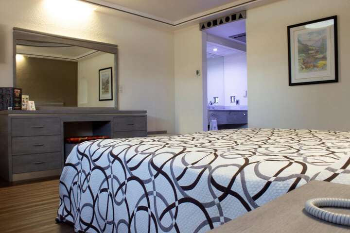 Room 17 of 46