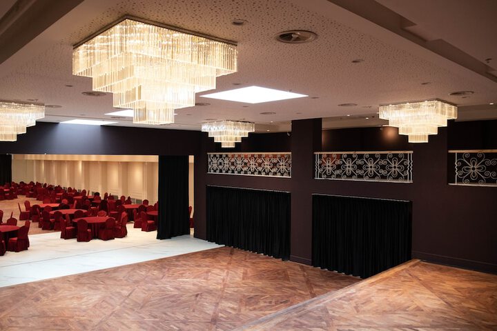 Ballroom/Hall 131 of 163