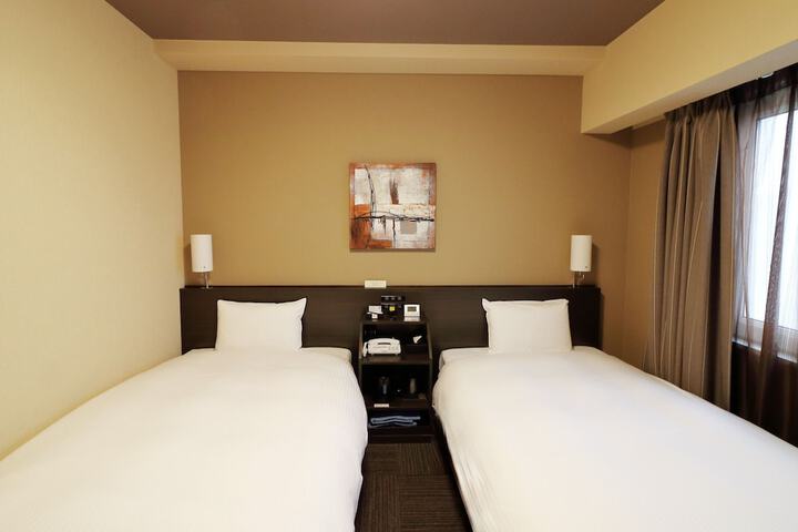Room 4 of 26