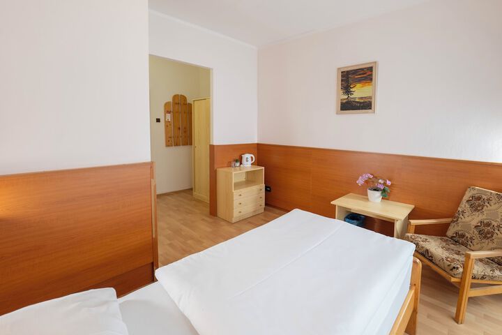 Room 11 of 48
