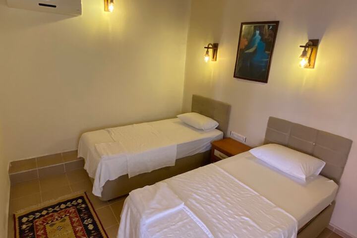 Room 12 of 17