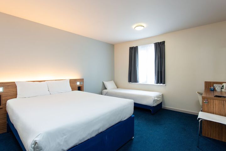 Room 9 of 42