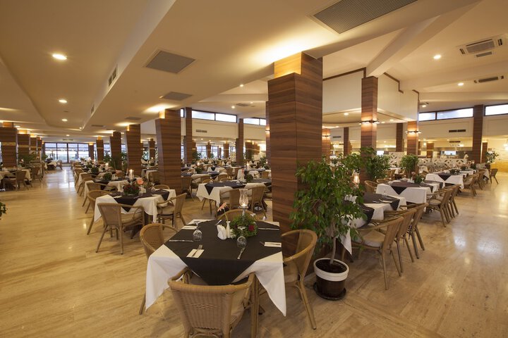 Dining 64 of 100