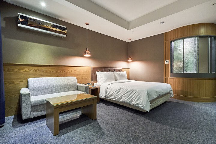 Room 8 of 51